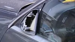 Celem mężczyzny były lusterka samochodowe