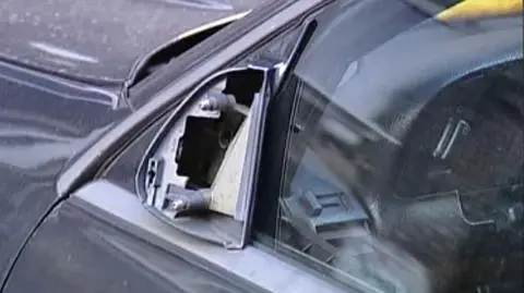 "Chciał się wyżyć". Zniszczył 29 samochodów.