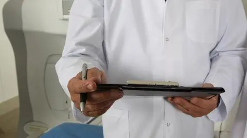 ekarz więcej czasu poświęca na papierkową robotę niż na rozmowę