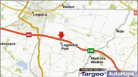 Bus uderzył w barierkę na A4