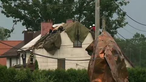 Heavy storms passed over Poland leaving many houses damaged and without electricity supplies