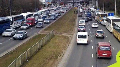 Autokary związkowców blokują ruch. Są korki