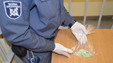 Wrocław: seniorka chciała przemycić narkotyki do więzienia