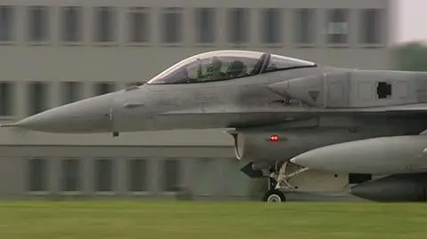 F-16 będą asystować Dreamlinerowi