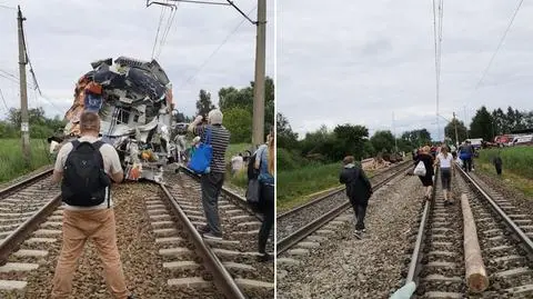 Samochód wjechał pod pociąg