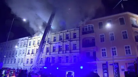 Ludzie w pidżamach wybiegli na ziąb. Pożar kamienicy w Szczecinie