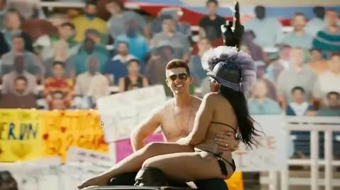 Robin Thicke nowy teledysk "Give It 2 U" nagrał na stadionie należącym do drużyny bejsbolowej Los Angeles Dodgers