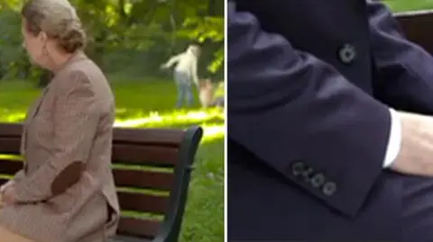 Emerytka czule gładzi Napieralskiego w parku