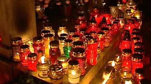 Powązki nocą