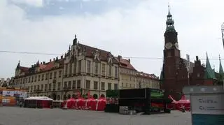 Rynek - jeszcze ze strefą kibica