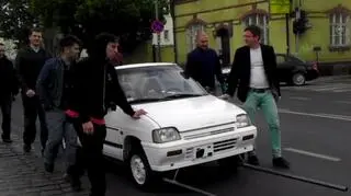 Maciej Kurak (na zdjęciu pierwszy z prawej)