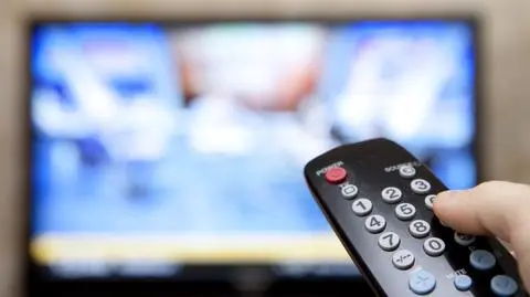 Zwłoki 66-latki znalezione po pół roku przed telewizorem. Były "częściowo zmumifikowane"