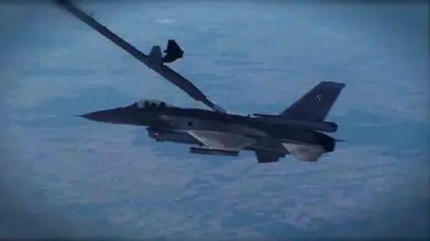 Pierwsze tankowanie F16 w locie w Polsce