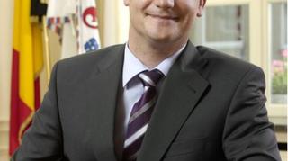 Paasch dotychczas był ministrem edukacji w regionie