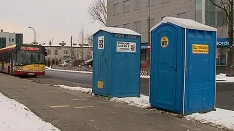 Złodziej zamknął się w przydrożnej toalecie