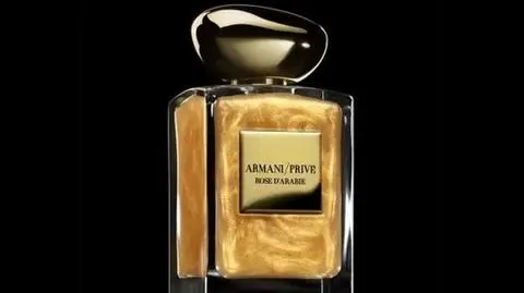 Perfumy z płatkami złota. Skóra pachnie i świeci