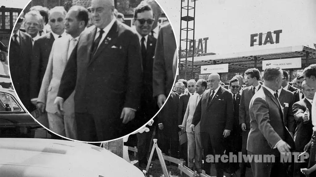 Józef Cyrankiewicz przygląda się jaguarowi