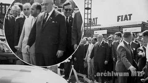 Unikalne zdjęcie Cyrankiewicza na poznańskich targach. Zakochał się w jaguarze