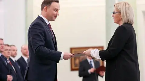Julia Przyłębska odbiera od prezydenta nominację