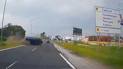 Najpierw poślizg, potem dachowanie. O włos od tragedii na drodze