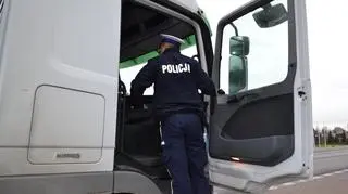 Policjanci zatrzymali kierowce TIR-a