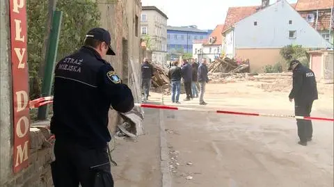 Granat znaleziono w miejscu w którym doszło do zawalenia kamienicy