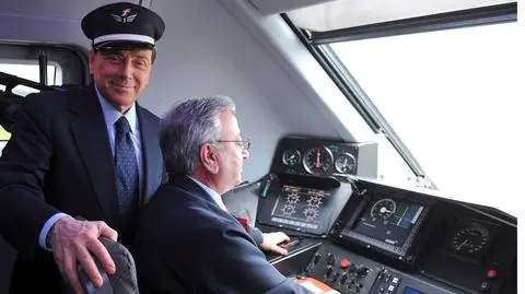 Berlusconi w przebraniu maszynisty