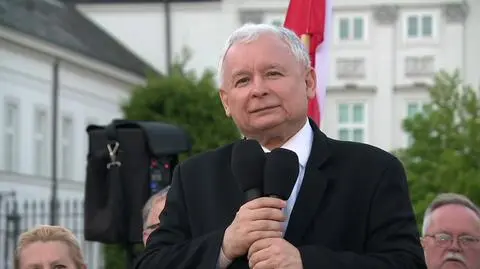 Prezes PiS przemawiał przed Pałacem Prezydenckim