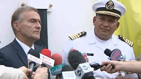 Wojciech Szczurek z kapitanem meksykańskiego statku