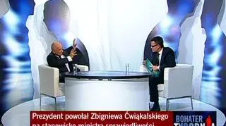 Bezpieczeństwo nowego ministra sprawiedliwości zostało zagrożone. Podczas piątkowego programu "Bohater Tygodnia", którego gościem był Zbigniew Ćwiąkalski, przewróciła się scenografia.(TVN24)