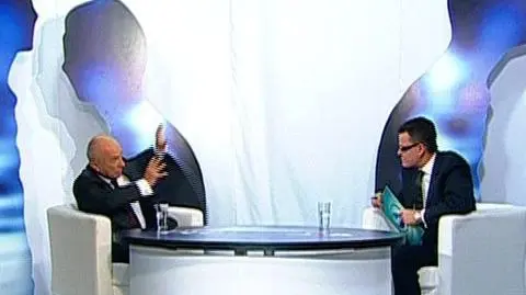 Dekoracja zaatakowała ministra