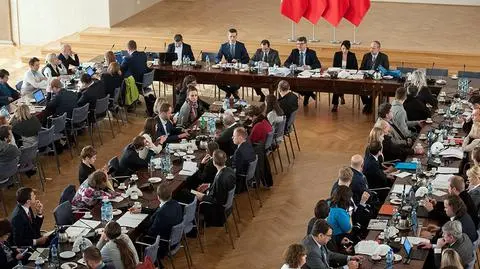 Uwagi do rządowego projektu zgłosiło około osiemdziesięciu organizacji społecznych, przedsiębiorców i indywidualnych obywateli (materiał "Faktów po Południu")