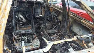 Wnętrze spalonego bmw