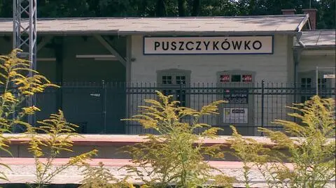 Zabytkowy dworzec oddzielono płotem od peronu