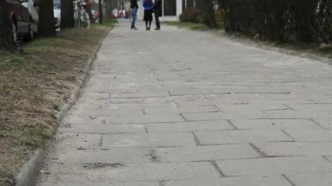 "Pro100 chodnikiem", czyli łatanie trotuarów po łódzku