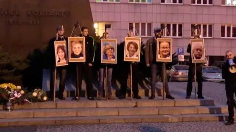 Powiesił na szubienicy zdjęcia eurodeputowanych (wideo archiwalne)