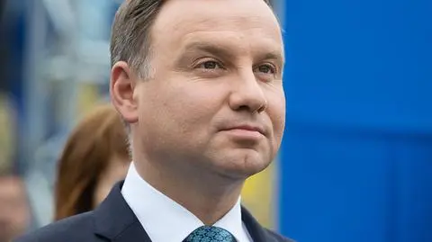 Tysiące ludzi apeluje do prezydenta o zawetowanie trzech ustaw zmieniających sądownictwo (materiał TVN24 z 23 lipca 2017 roku)