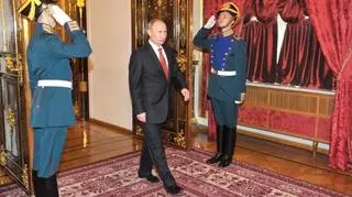 Prezydent Putin wbije klin między Francję i Niemcy a USA?