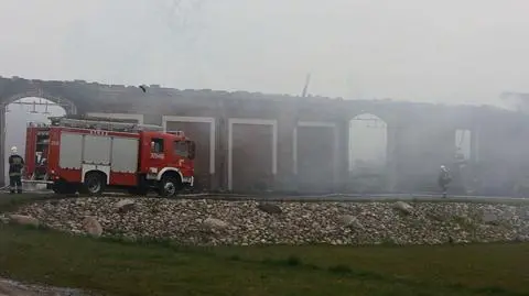 Dach hali zawalił się