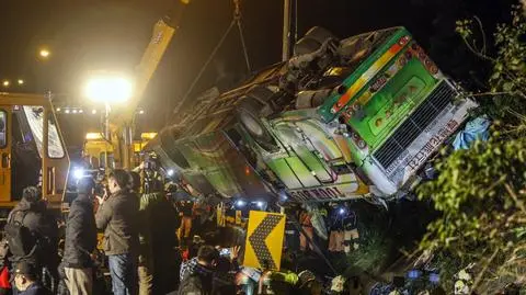Tajwan. Wypadek autokaru z turystami niedaleko Tajpej