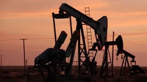 Gdy ci ropa tryśnie z podłogi...