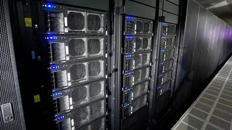 Jest wart 30 mln zł i wykonuje biliard operacji na sekundę. Nowy superkomputer trafi na PG