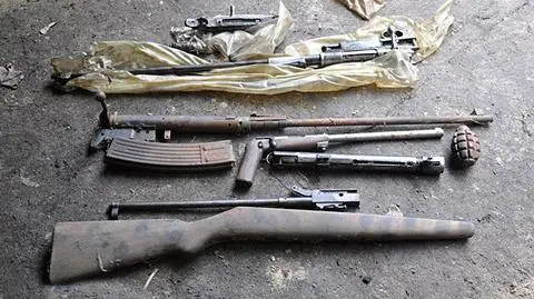 Granat na policji, karabiny w stodole. Jest postępowanie