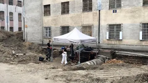 The bodies exhumed in Rakowiecka prison belonged to victims killed by the Germans during the Warsaw Uprising