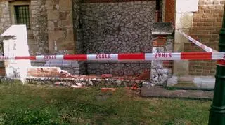 Pijany kierowca wjechał w ogrodzenie kościoła