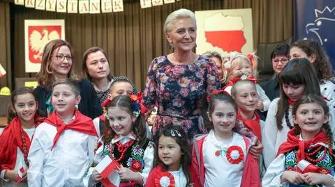 Pierwsza dama z uczniami polskich szkół w Australii