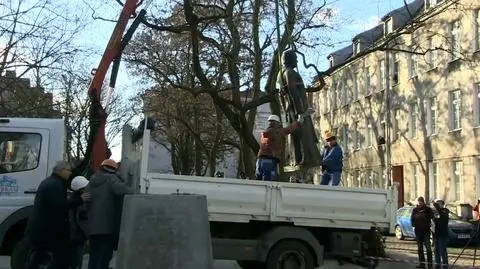 Gdańsk councillors have voted to remove the statue, rename the square, and strip Jankowski of his honorary citizenship of the northern Polish city