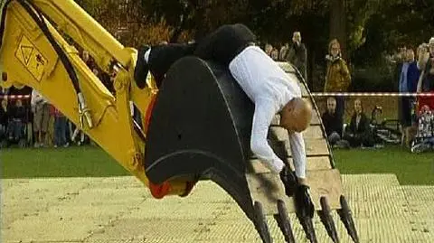 Tańczący z koparką