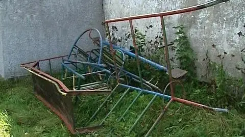 Huśtawki po tragedii zostały... przestawione pod mur
