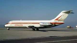 Samolot DC-9 który uległ katastrofie. Zdjęcie wykonane na lotnisku w Bazylei w 1972 roku